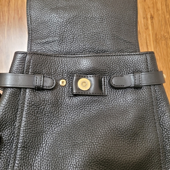 Backpack - Picture 2 of 9